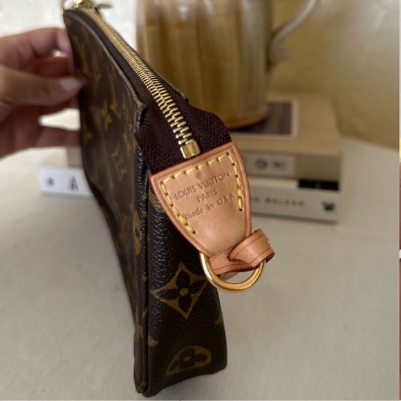 Louis Vuitton Pouchette with Key Holder - Picture 4 of 8